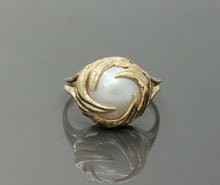 Load image into Gallery viewer, Vintage Ladies Mabe Pearl 10K Yellow Gold Ring