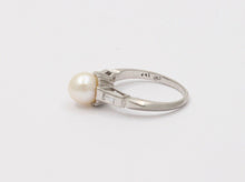 Load image into Gallery viewer, Classic Elegant Culture Pearl Diamond Platinum Ring, Cocktail Ring.