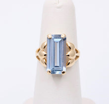 Load image into Gallery viewer, Vintage 14K Yellow Gold Solitaire Aquamarine Ring