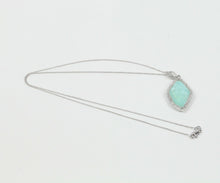 Load image into Gallery viewer, Vintage 14K White Gold Blue Labradorite Pendant Necklace.