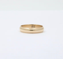 Load image into Gallery viewer, Vintage 14K Yellow Gold Wedding Band Ring, Stacking Band.