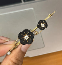 Load image into Gallery viewer, Vintage Diamond Flower 14K Yellow Gold Bar Pin
