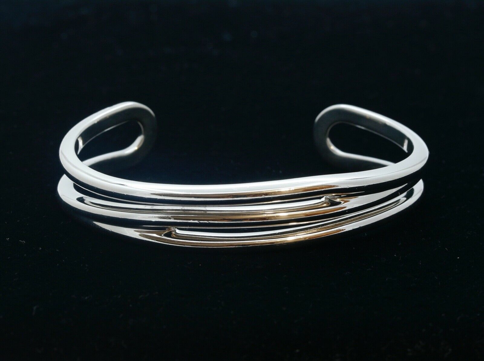Vintage Tiffany and Co Ladies 925 Sterling Silver Bangle Cuff Bracelet
