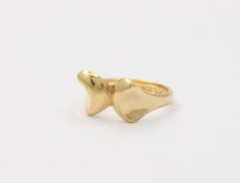 Load image into Gallery viewer, Tiffany and Co Elsa Peretti 18K Yellow Gold Full Hearts Ring