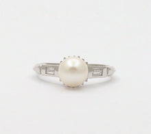 Load image into Gallery viewer, Classic Elegant Culture Pearl Diamond Platinum Ring, Cocktail Ring.