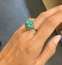Load image into Gallery viewer, Vintage 18K Gold Dome Cluster Turquoise Ring