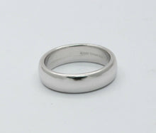 Load image into Gallery viewer, Tiffany & Co Classic 6MM Platinum Wedding Band
