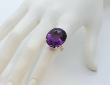 Load image into Gallery viewer, Vintage Oval Siberian Amethyst 14K Yellow Gold Ring