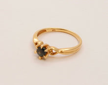 Load image into Gallery viewer, Vintage Ladies Solitaire Blue Sapphire 18K Yellow Gold Ring