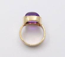 Load image into Gallery viewer, Vintage Cabochon Cut Amethyst 14K Yellow Gold Ring