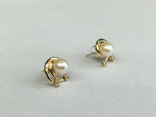 Load image into Gallery viewer, Vintage Ladies 14K Yellow Gold Pearl Diamonds Earrings