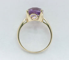 Load image into Gallery viewer, Vintage Ladies Amethyst 10K Yellow Gold Ring