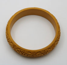 Load image into Gallery viewer, Vintage Yellow Carved Cinnabar Bangle, Bracelet.