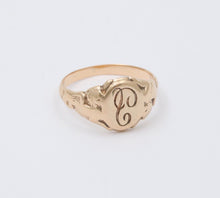Load image into Gallery viewer, Victorian Signet 10K Yellow Gold Ring