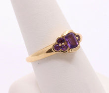 Load image into Gallery viewer, Beautiful Vintage Ladies Amethyst 14K Yellow Gold Ring