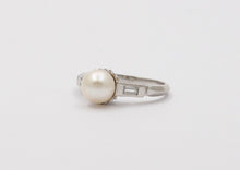 Load image into Gallery viewer, Classic Elegant Culture Pearl Diamond Platinum Ring, Cocktail Ring.