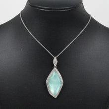Load image into Gallery viewer, Vintage 14K White Gold Blue Labradorite Pendant Necklace.