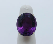 Load image into Gallery viewer, Vintage Oval Siberian Amethyst 14K Yellow Gold Ring