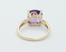 Load image into Gallery viewer, Vintage Ladies Amethyst 10K Yellow Gold Ring