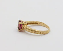Load image into Gallery viewer, Vintage 14K Yellow Gold Rubellite Engraved Solitaire Ring