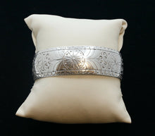 Load image into Gallery viewer, Vintage Handmade Repousse Silver Bangle Bracelet