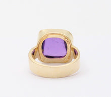 Load image into Gallery viewer, Vintage Cabochon Cut Amethyst 14K Yellow Gold Ring