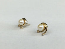 Load image into Gallery viewer, Vintage Ladies 14K Yellow Gold Pearl Diamonds Earrings