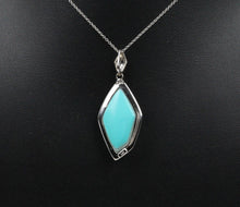 Load image into Gallery viewer, Vintage 14K White Gold Blue Labradorite Pendant Necklace.
