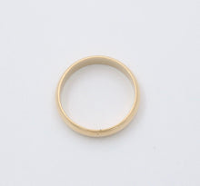Load image into Gallery viewer, Vintage 14K Yellow Gold Wedding Band Ring, Stacking Band.