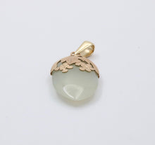 Load image into Gallery viewer, Vintage 14K yellow gold Jadeite Jade Grape Motif Charm Pendant