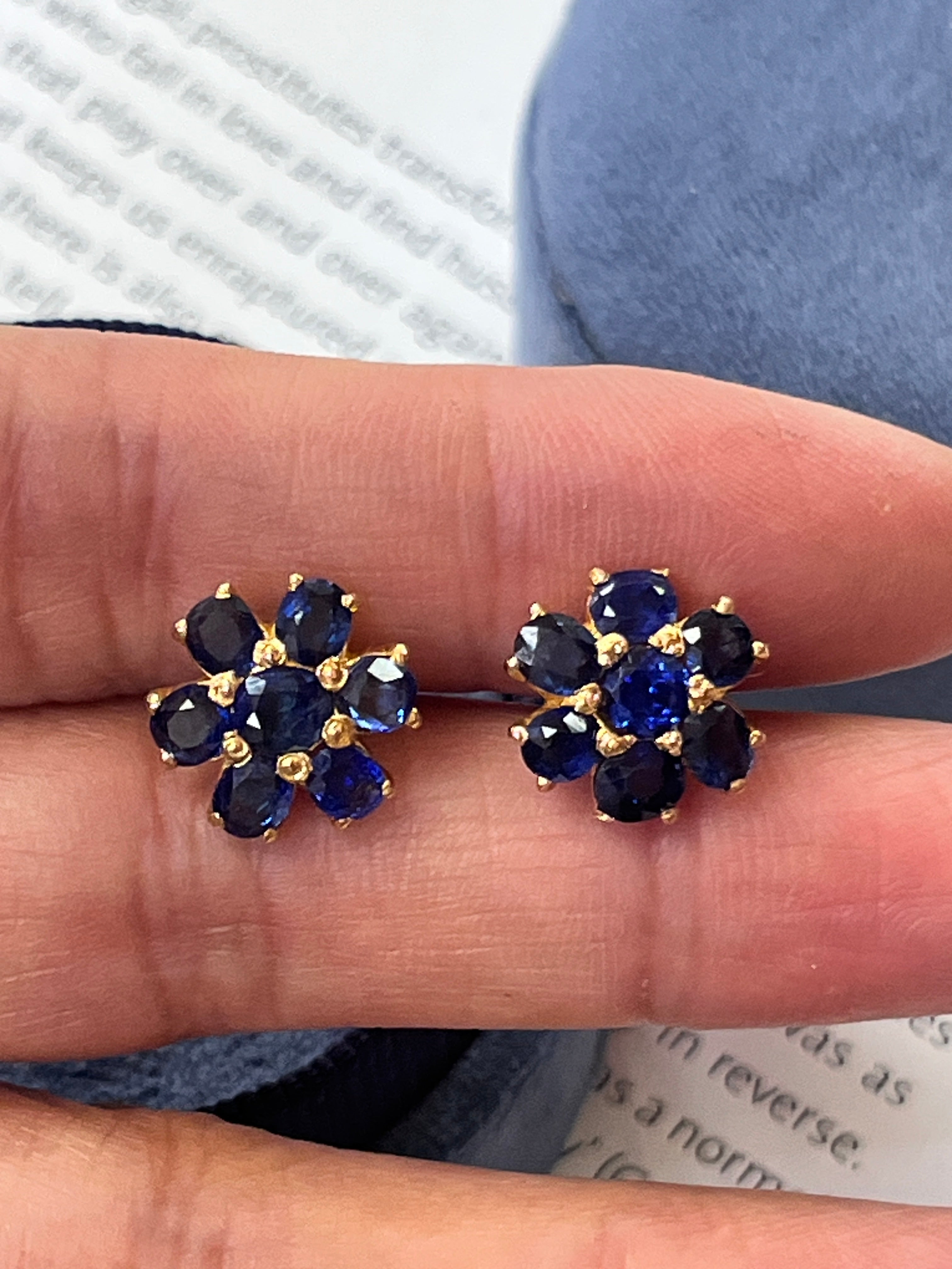 Vintage 18K Yellow Gold Sapphire Flower Studs