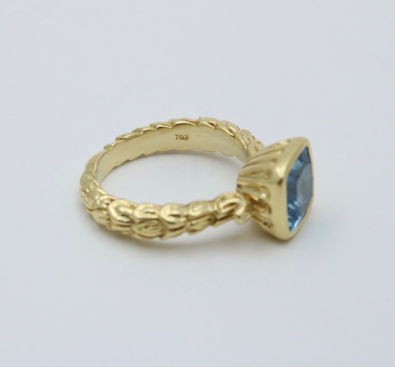 Vintage Blue Topaz 18K Yellow Gold Arto Vandian Ring