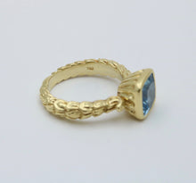 Load image into Gallery viewer, Vintage Blue Topaz 18K Yellow Gold Arto Vandian Ring
