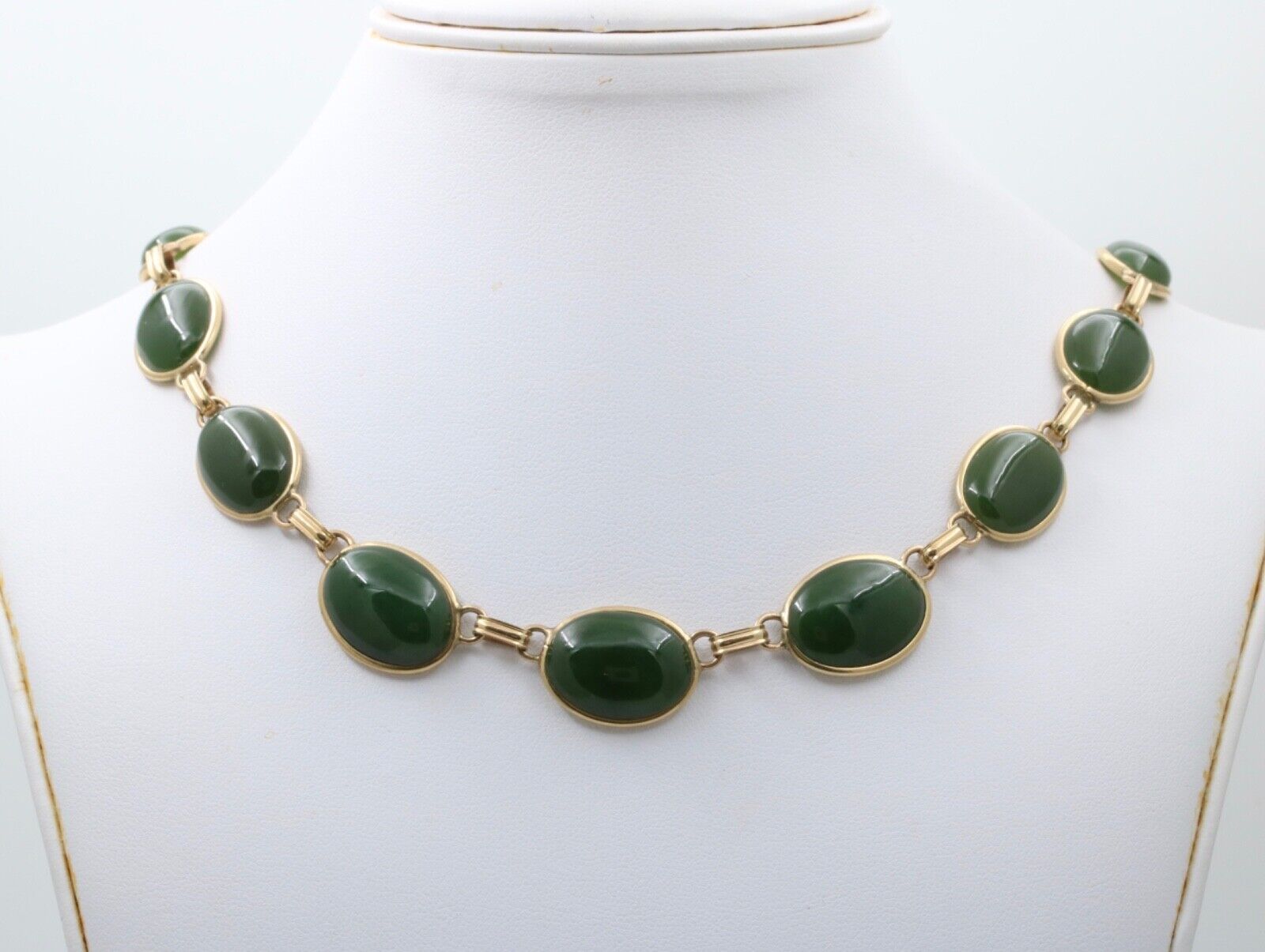 Vintage Oval Eternity Jade 14K Yellow Gold Necklace