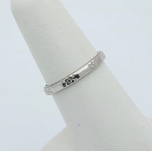 Load image into Gallery viewer, Vintage 1957&#39; Orange Blossom Flower Platinum Wedding Band.
