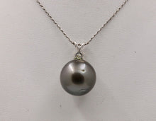 Load image into Gallery viewer, Vintage Large 16.5 mm Tahitian South Sea pearls Diamond 14K White Gold Necklace
