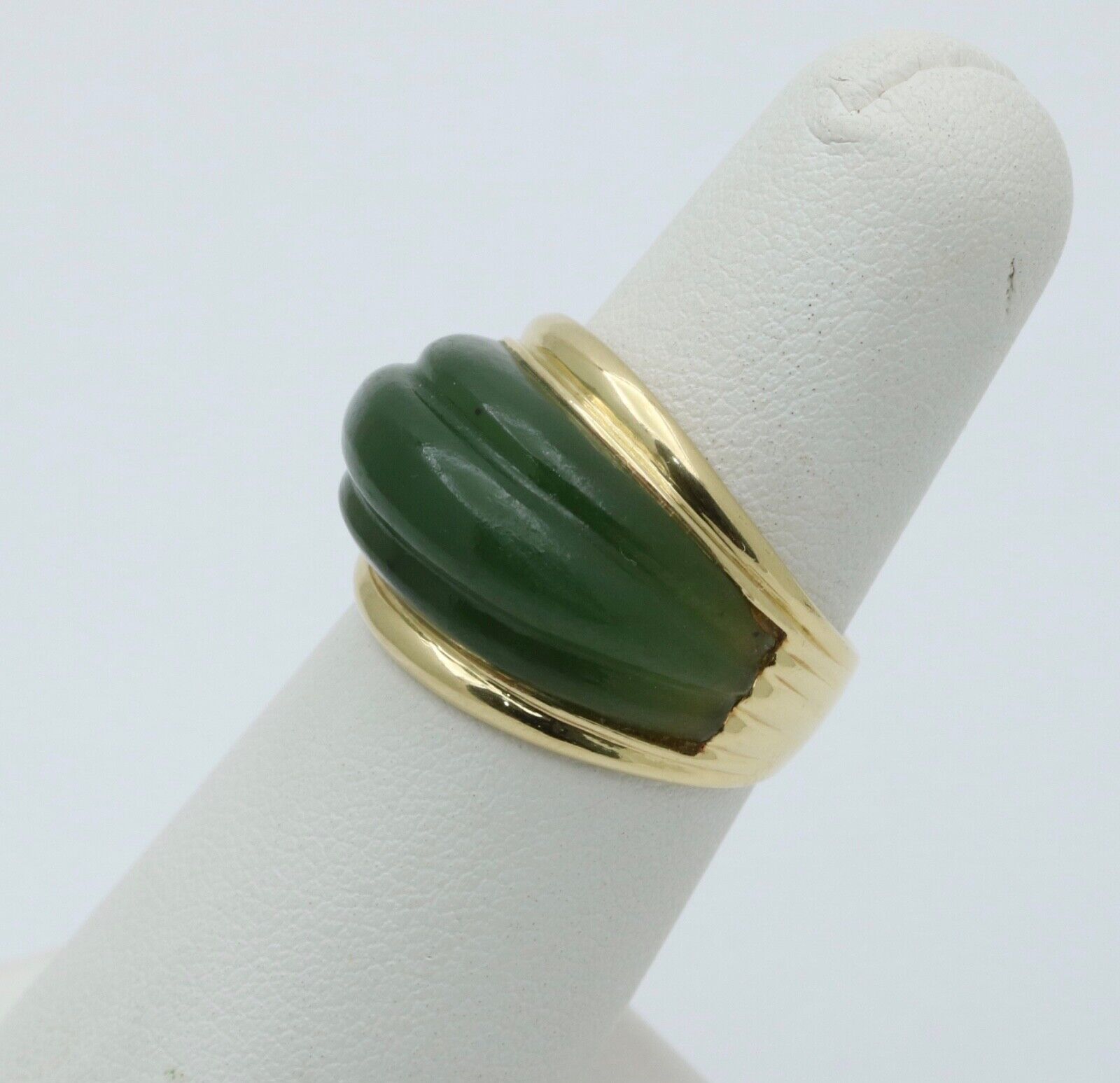 Vintage Spinach Nephrite Jade 18K Yellow Gold Ring