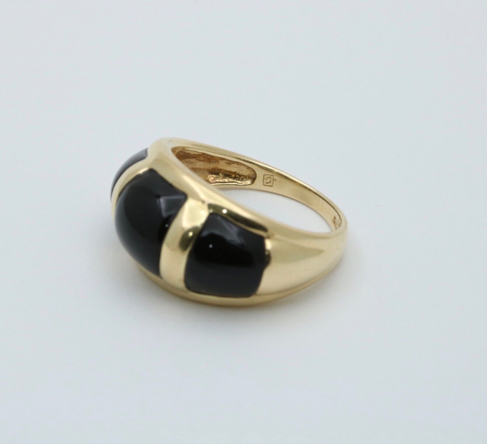 Vintage 14K Yellow Gold Black Onyx Dome Ring