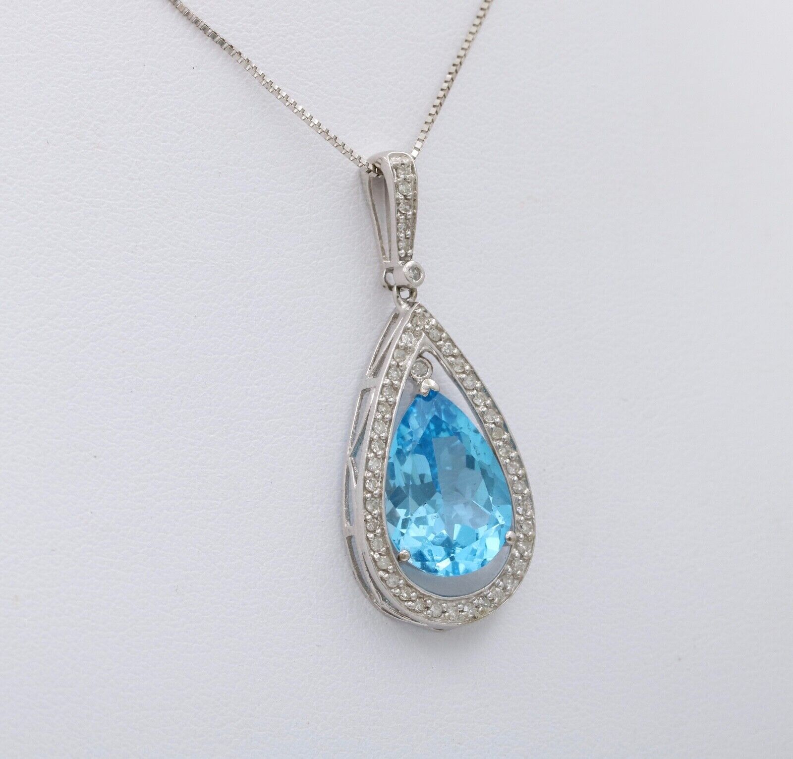 Vintage Dangling Blue Topaz Diamonds White Gold Pendant and Chain