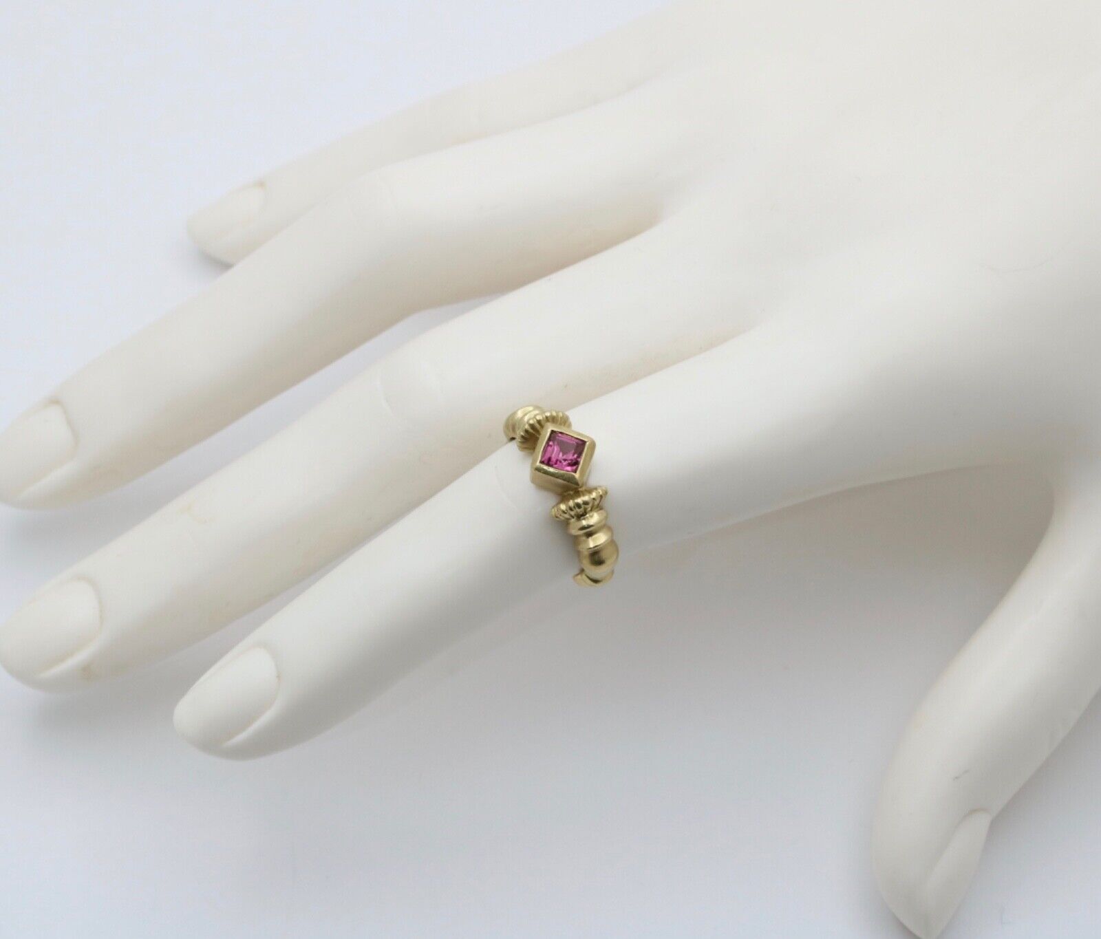 Vintage 18K Yellow Gold Garnet Bohemian Style Band