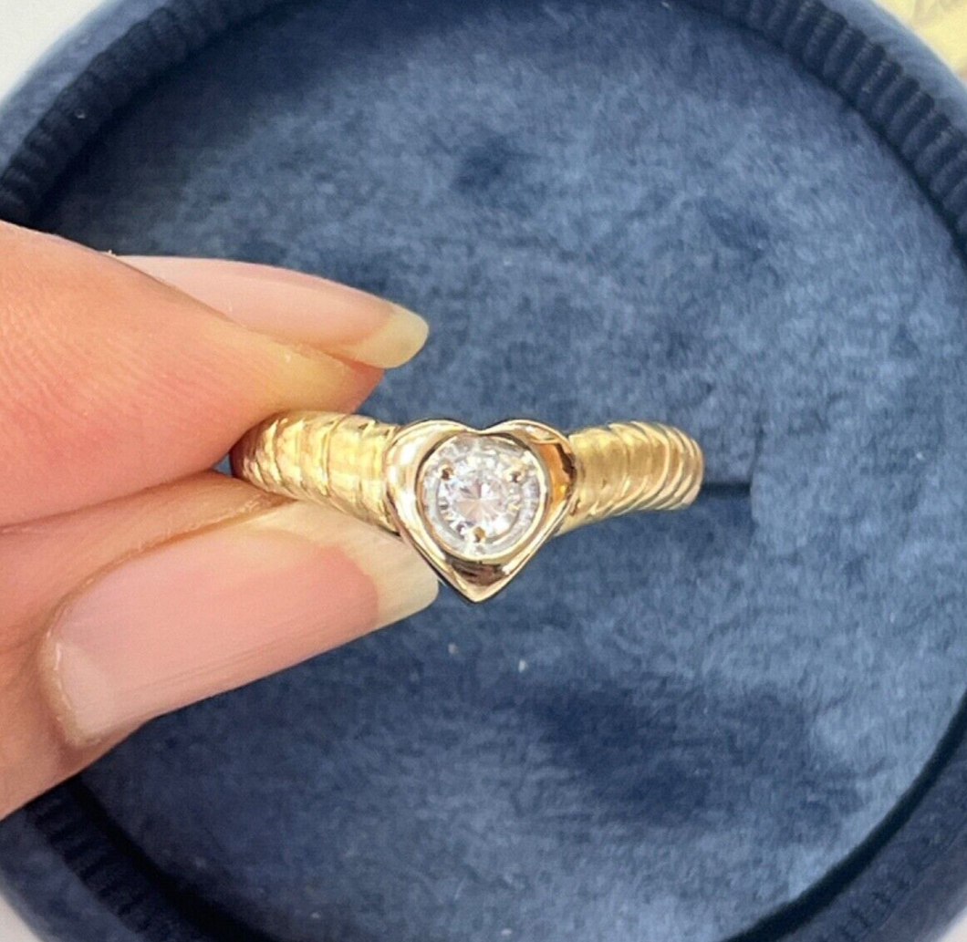 Vintage 14K Yellow Gold Diamond Heart Ring