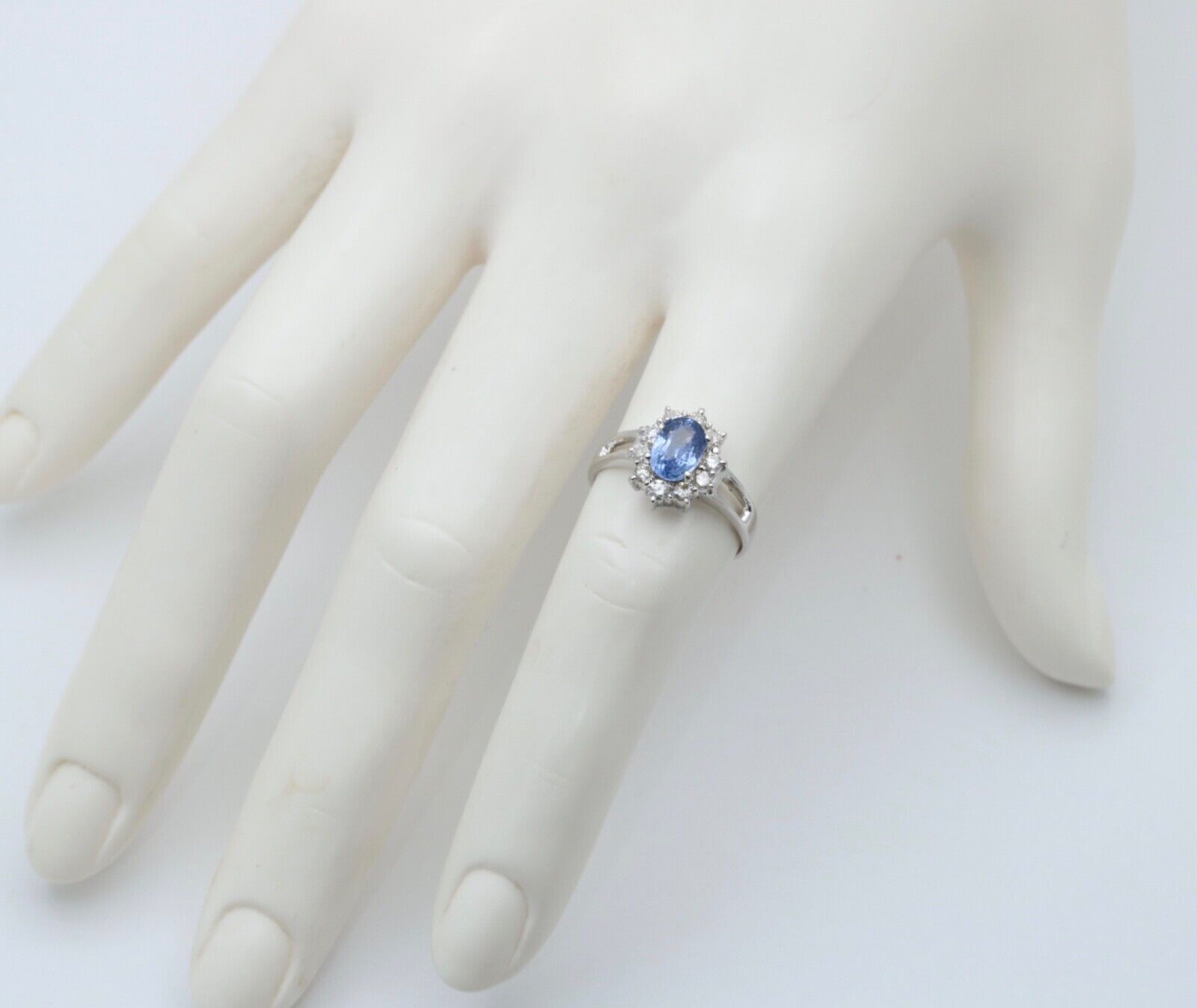 Vintage Sapphire Diamonds 18K White Gold Ring