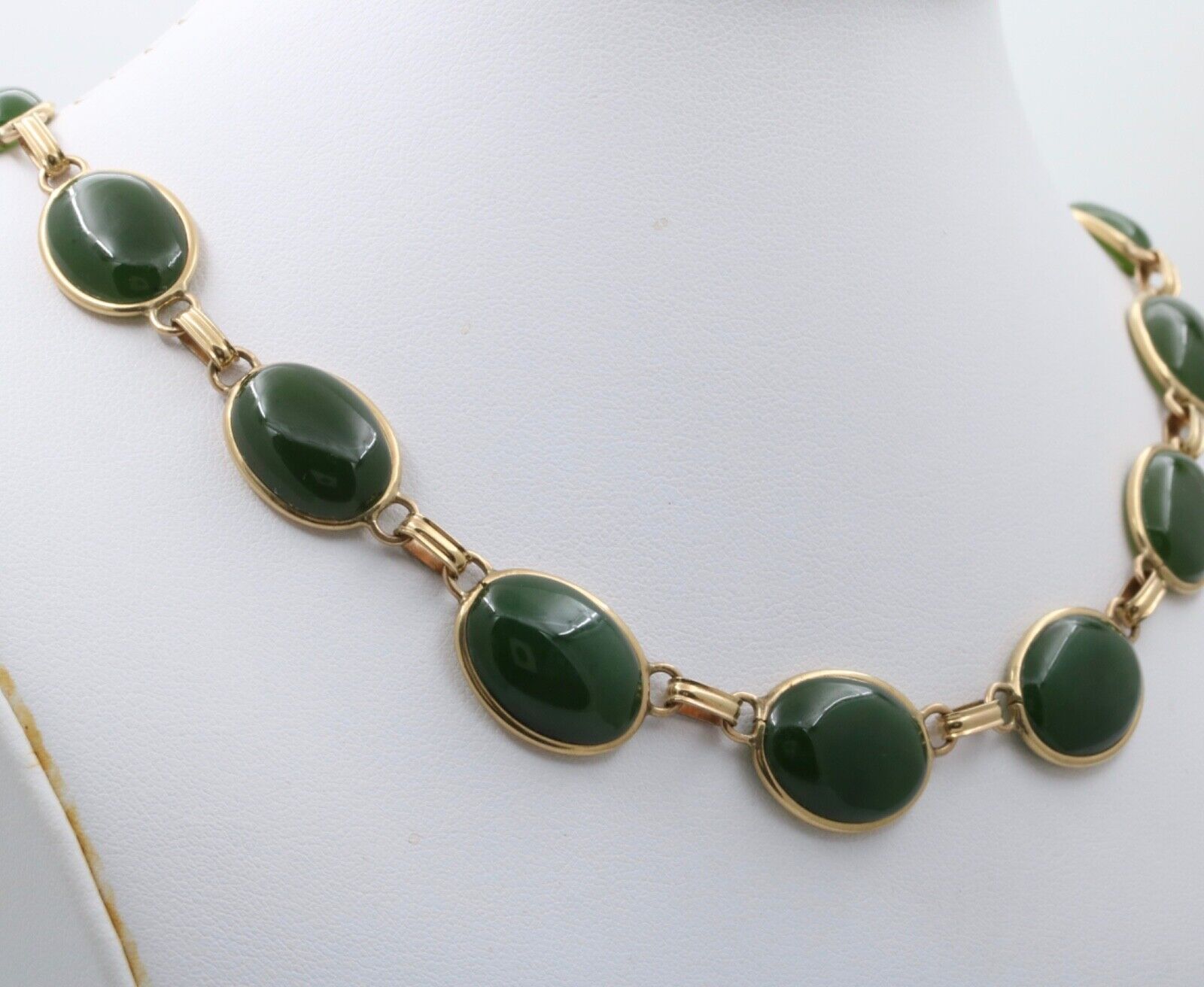 Vintage Oval Eternity Jade 14K Yellow Gold Necklace