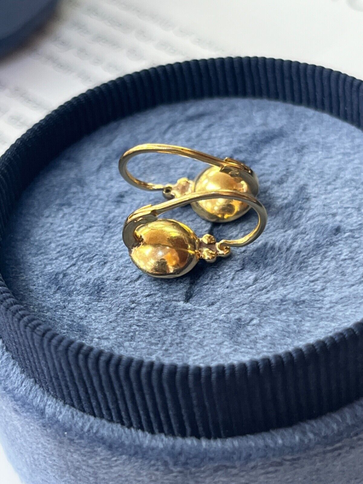 Vintage Sweet 18K Yellow Gold Emerald Huggie Earrings