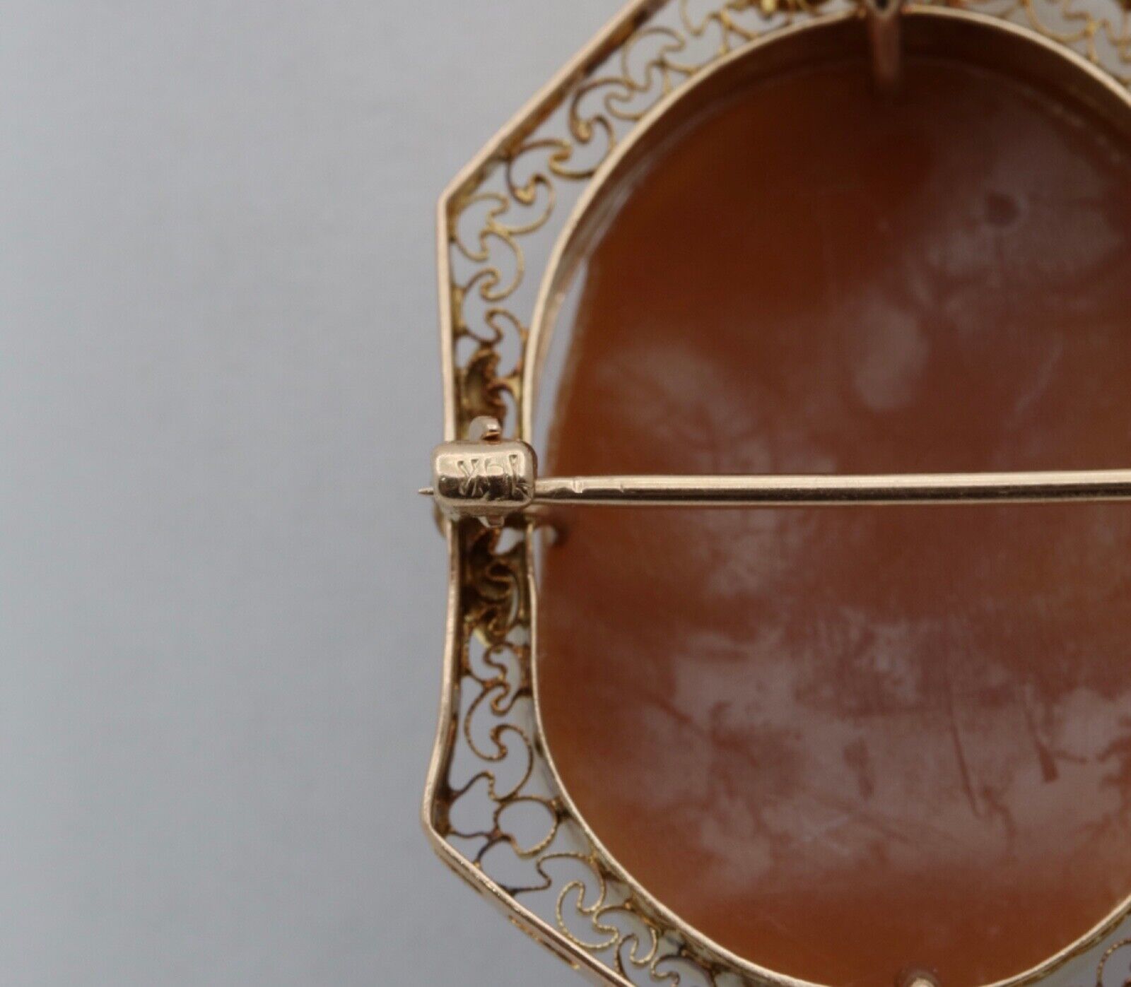 Victorian Carved Cameo 14K Yellow Gold Pendant Brooch