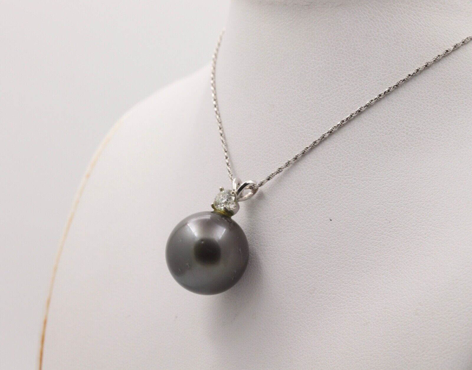 Vintage Large 16.5 mm Tahitian South Sea pearls Diamond 14K White Gold Necklace
