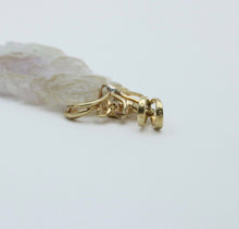 Load image into Gallery viewer, Vintage 14K Yellow Gold Carved Lavender Jade Immortality Pendant
