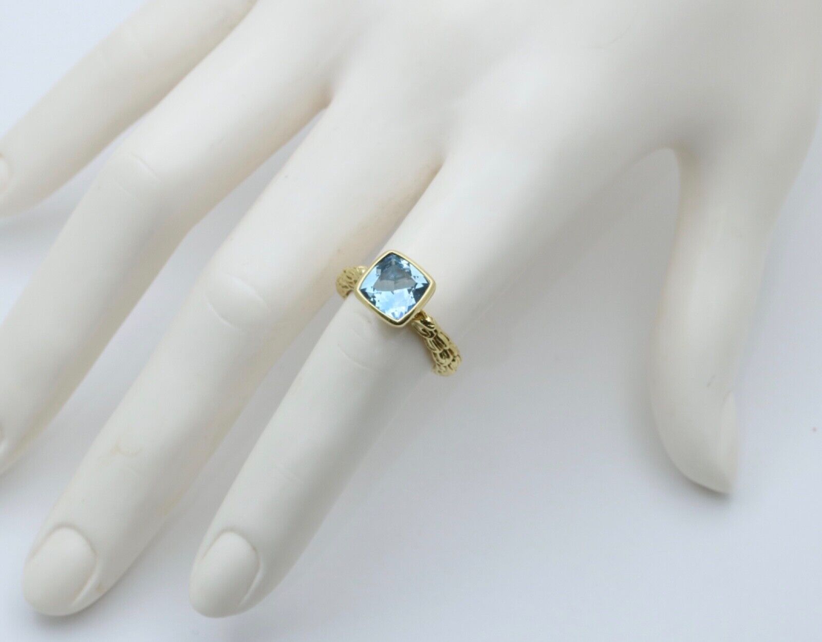 Vintage Blue Topaz 18K Yellow Gold Arto Vandian Ring