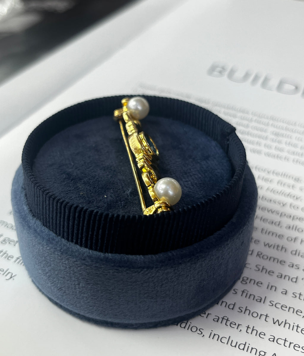 Vintage 14K Yellow Gold Pearl & Blue Zircon Bar Pin