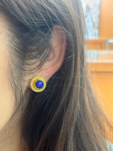 Load image into Gallery viewer, Vintage 18K Yellow Gold Lapis Lazuli Clip Earrings.
